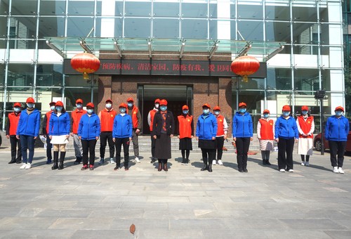 郑州市第107中学迎初三”校园大扫除活动