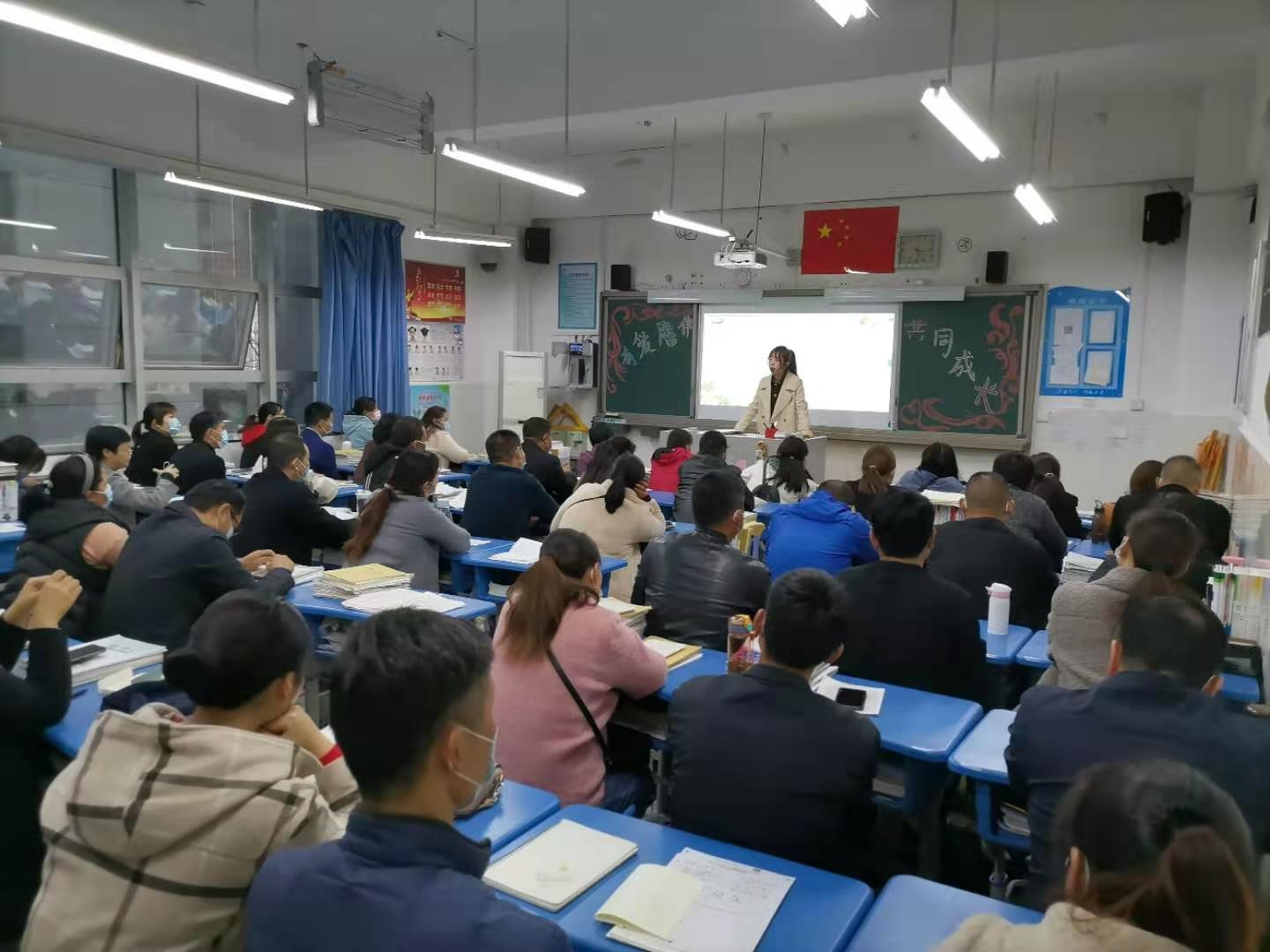 安义中学高三年级召开家长会 学校新闻 . 江西省安义中学