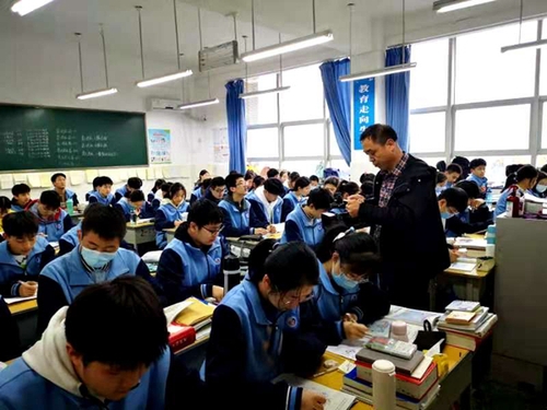 记者拍摄郑州市第107高级中学学子们的精神风貌