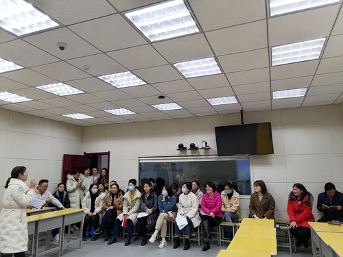 政教主任王小华与听课老师分享交流
