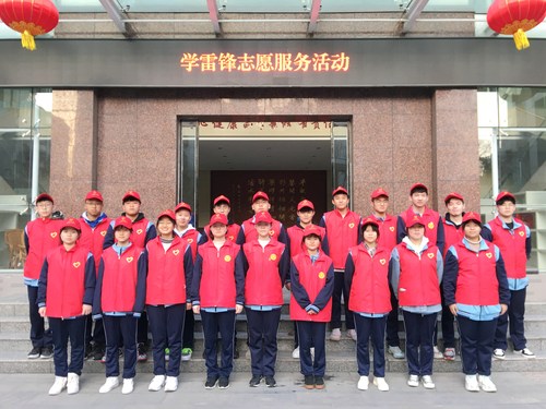 郑州107高级中学开展学雷锋志愿者活动