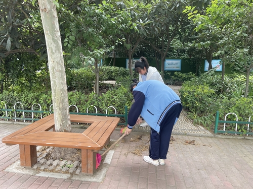 郑州市第107初级中学开展卫生大扫除活动