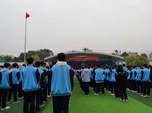 郑州市第一〇七高级中学召开“自律”主题升旗仪式