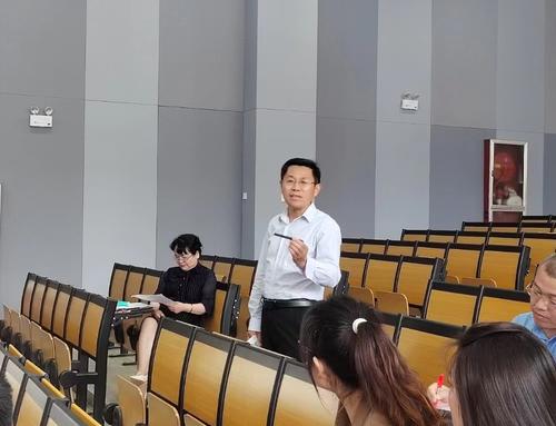 郑州市第一〇七高级中学副校长李旭提出注重课堂评价