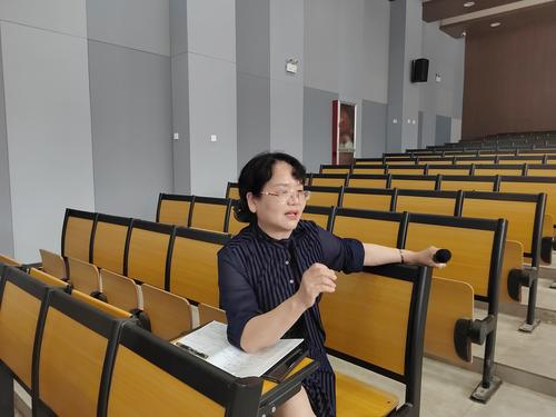郑州市第一〇七高级中学校长张献雨提到整治课堂应与社会生活相联系